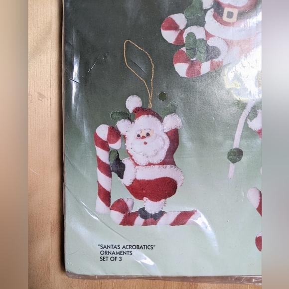 Vintage Bucilla Felt Stitchery Kit 89979 "Santa's Acrobatics" Ornaments NWT - Picture 2 of 5